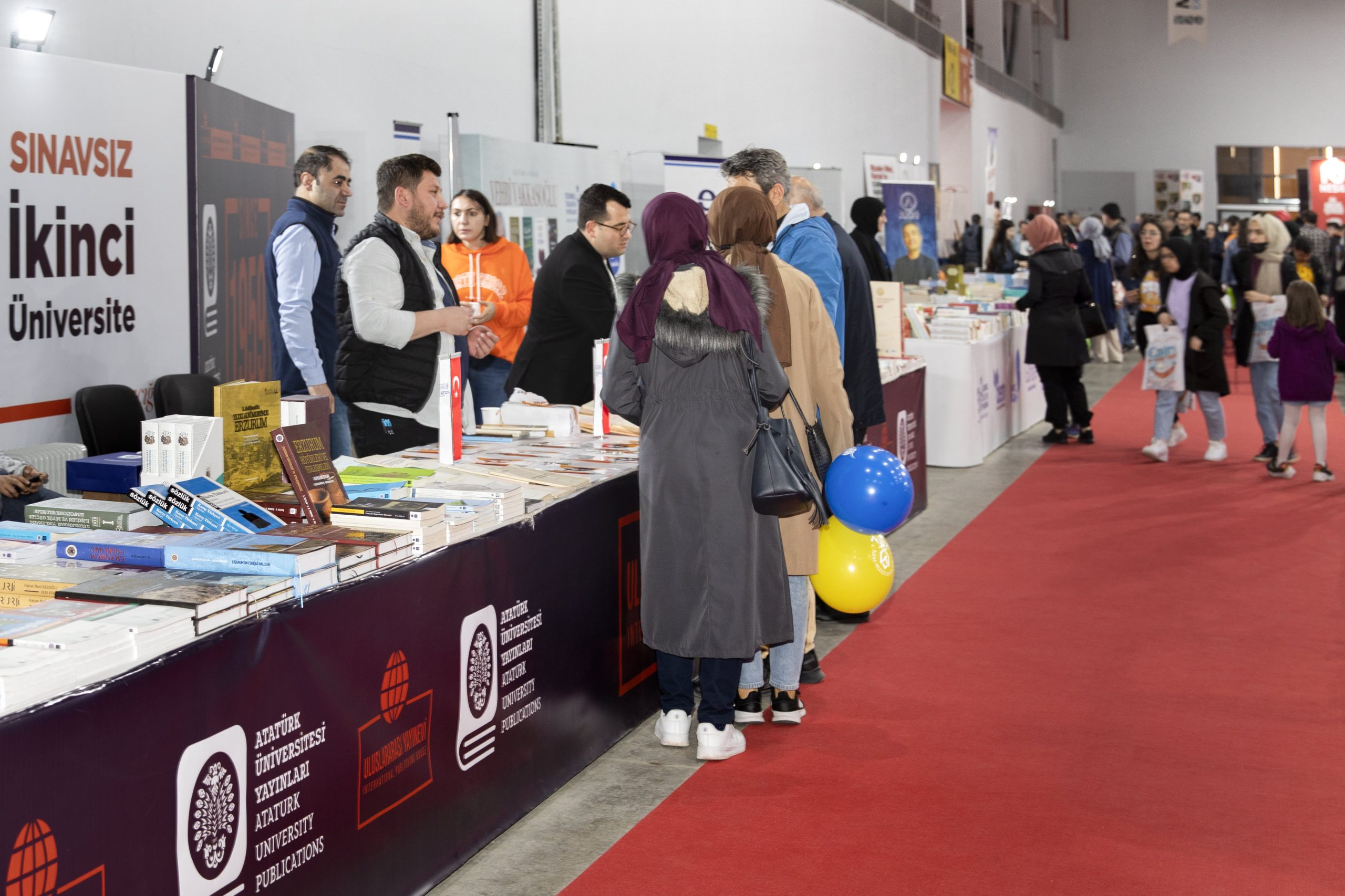 13-22 Mayıs 2022 Tarihleri Arasında  Düzenlenen Kitap Fuarındayız